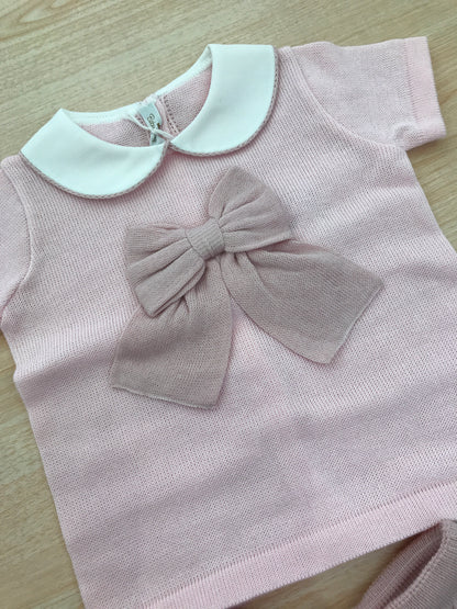 Completo Baby Lord in filo due pezzi mezza manica rosa con fiocco rosa antico e gonna plissettata rosa antico