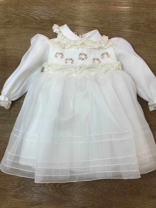 Abito Piccola Giuggiola in organza in seta manica lunga con polsini con valancienne gonna con pieghe in basso corpetto finemente lavorato con piccole roselline e arricchito da valancienne