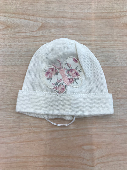 Cappello Baby Lord in filo panna con risvolto e farfalla con fiori