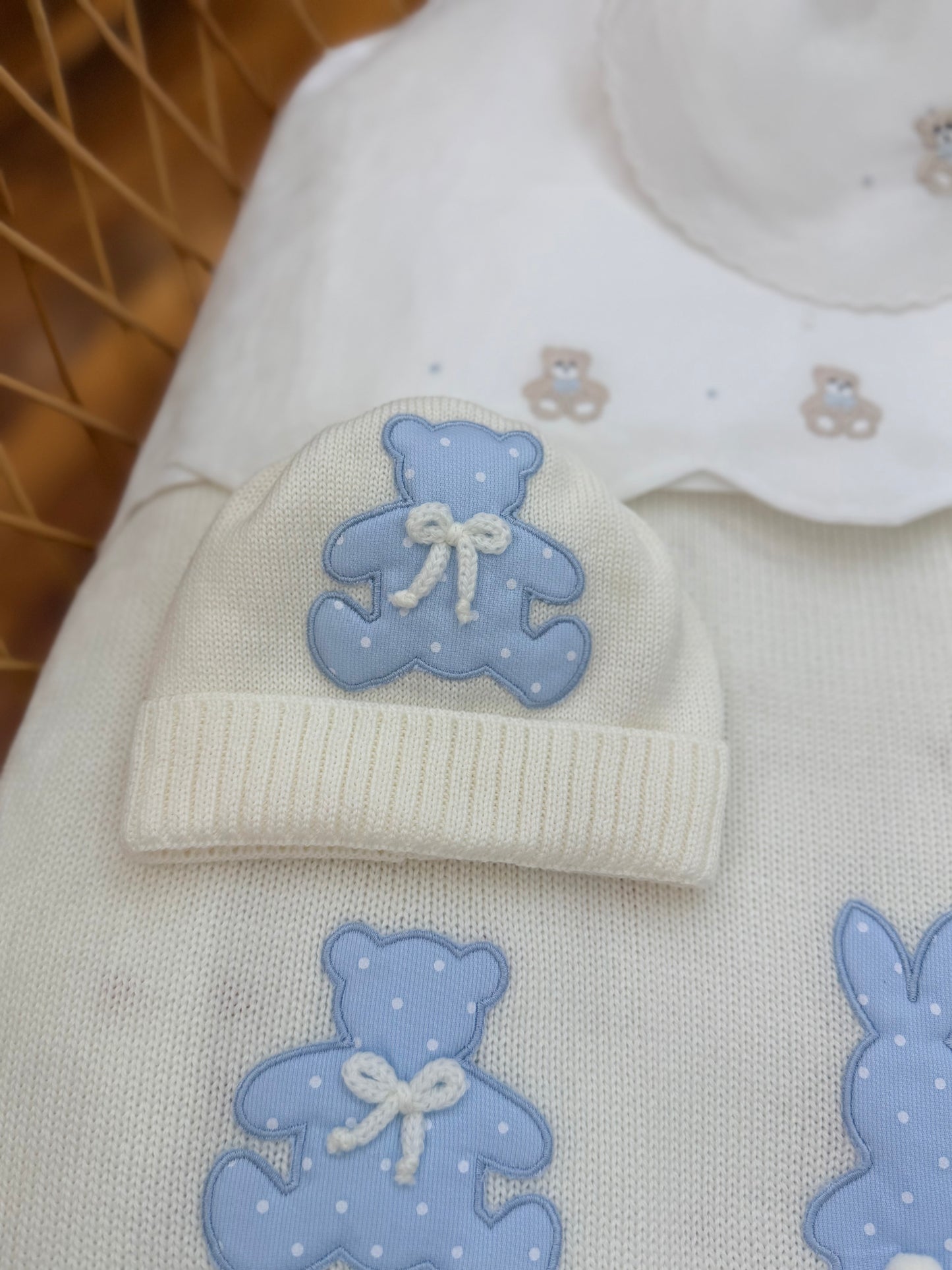 Coordinato nascita Baby Lord in lana con orsetti e coniglietti a pois