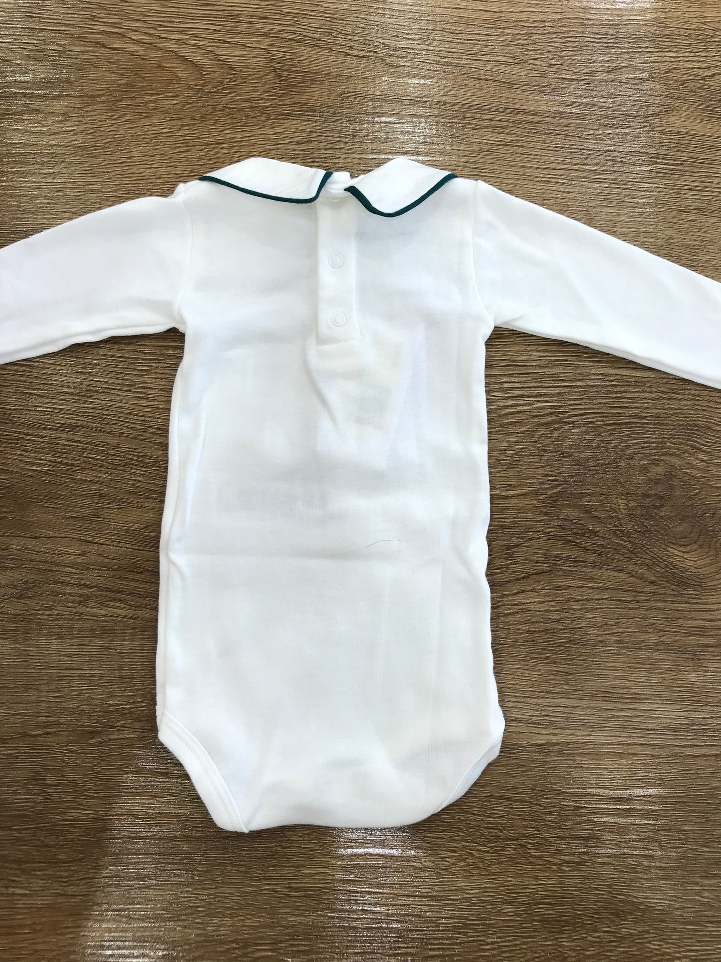 Body Petit Bateau in caldo cotone manica lunga con colletto rifinito in verde con ricami sul colletto