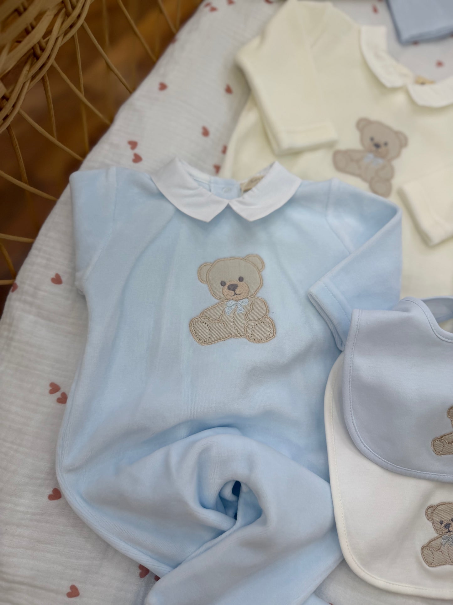 Coordinato nascita Baby Gi in ciniglia con orsetti con fiocchetti