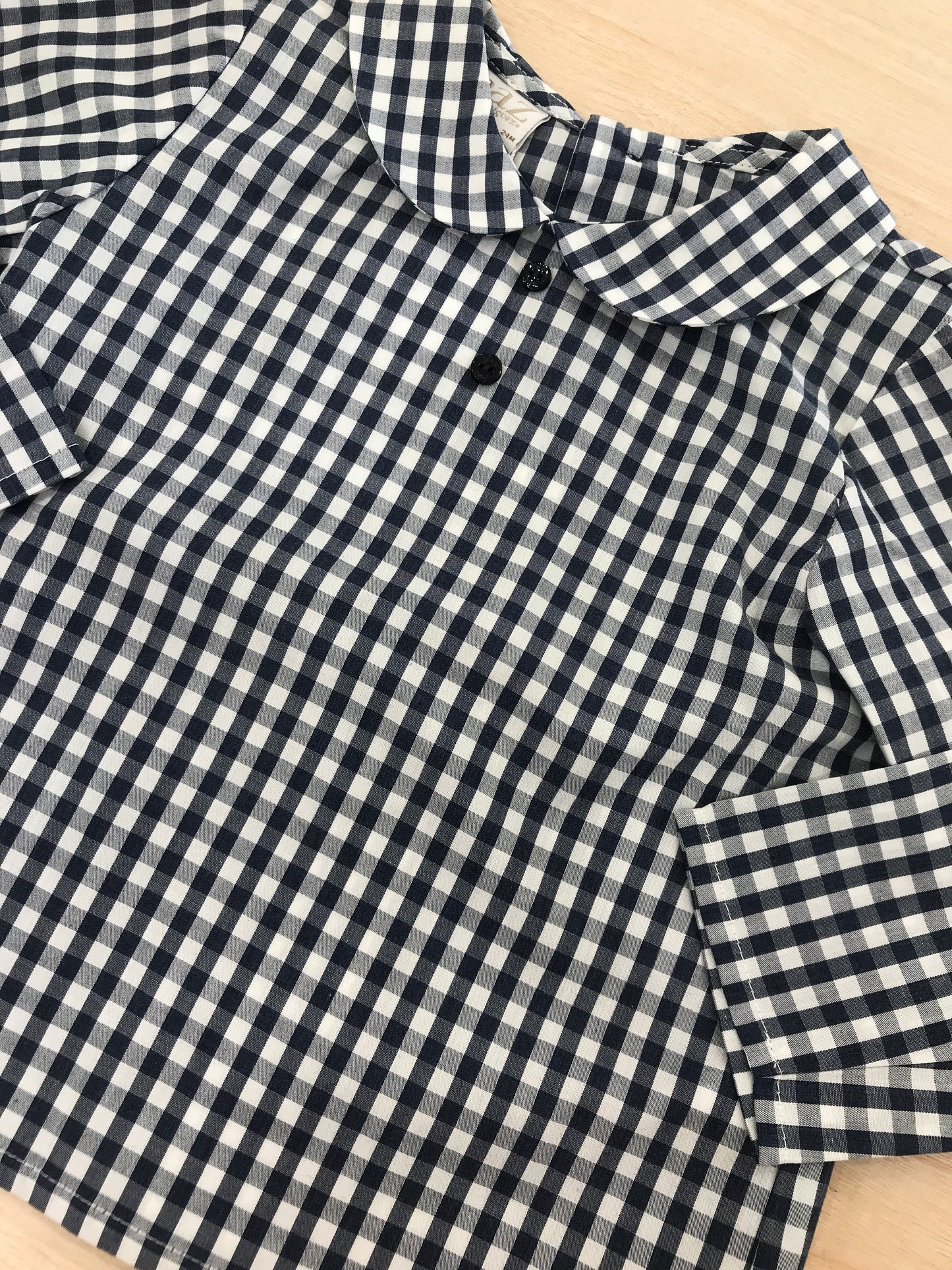 Camicia Paz Rodriguez in cotone manica lunga a quadretti bianchi e blu con collo tondo e bottoni sul retro