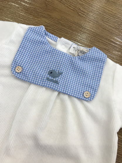 Tutina Nanan in ciniglia a costine bianca con collo quadrato a quadretti bianchi e azzurri con balena