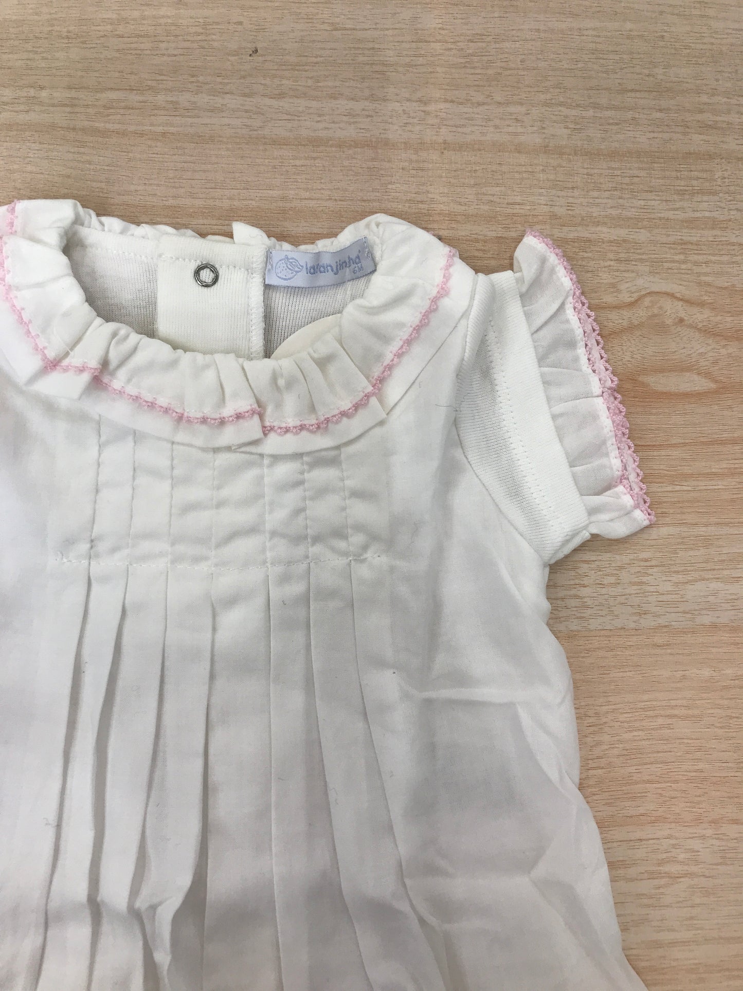 Body Laranjinha in cotone mezza manica con rusche con effetto camicia con colletto con ricami in rosa