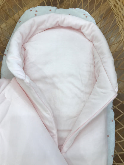 Sacco nanna Sofija in ciniglia imbottito rosa con fiocco centrale e orsetti