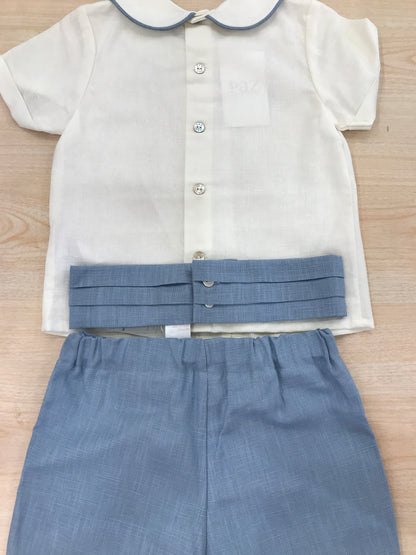 Completo Paz Rodriguez in lino camicia mezza manica con collo dal profilo blu con bermuda e fascia con pieghe