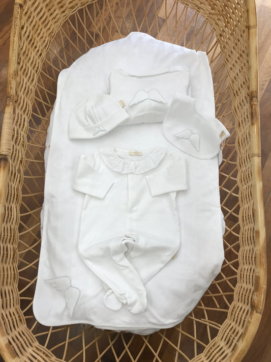 Coordinato nascita Baby Gi in cotone bianco coperta tutina intera bavaglino e cappello con ali