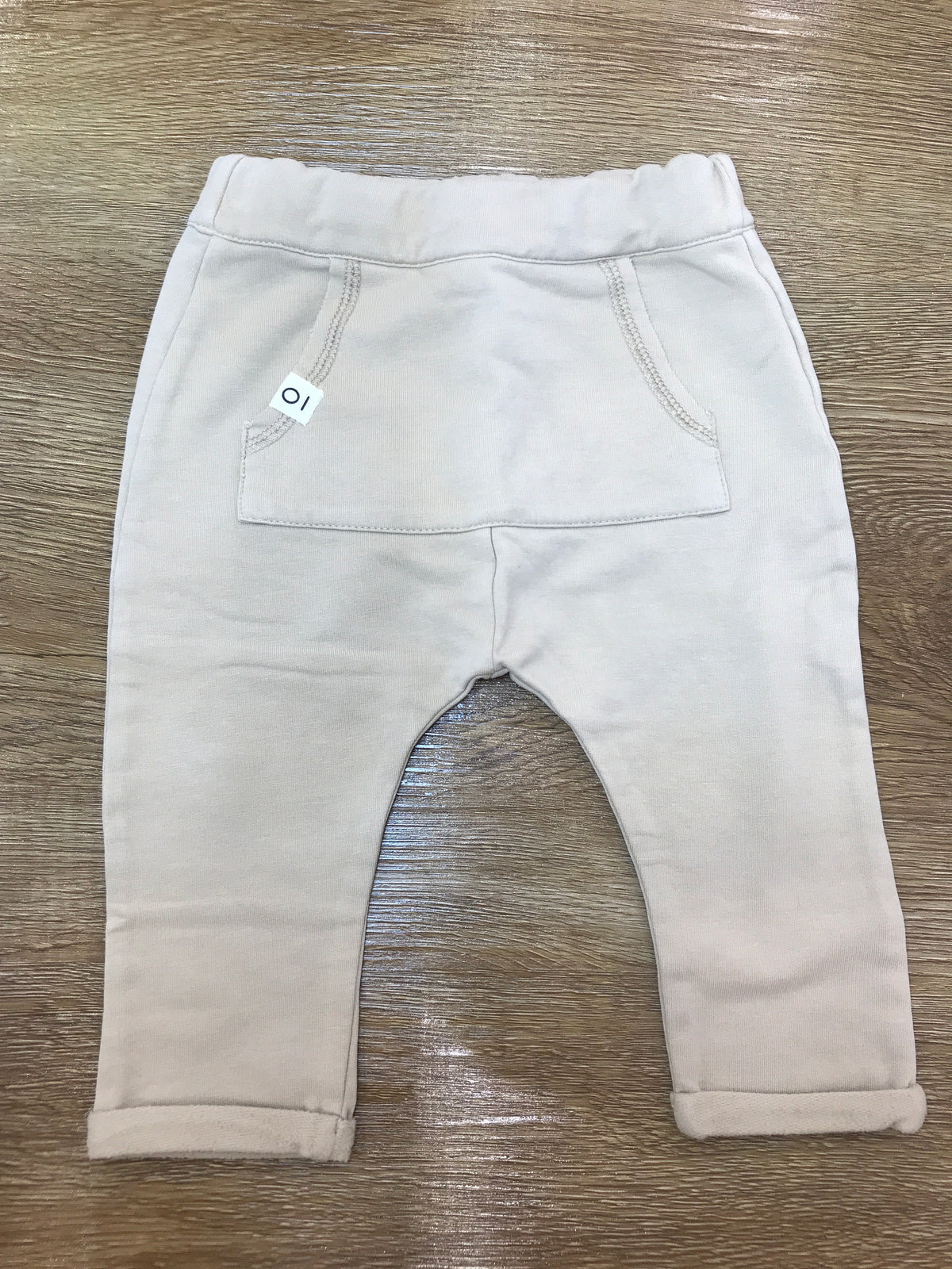 Pantalone Coccodè di tuta beige con tasca sul davanti ed elastico in vita