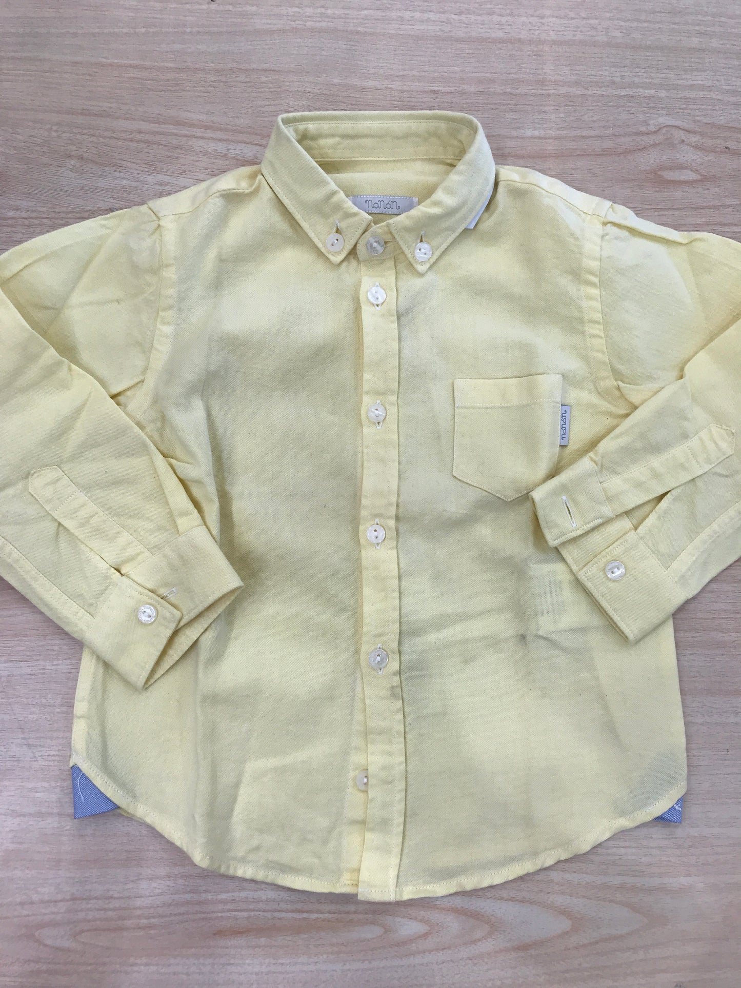 Camicia Nanan in cotone gialla manica lunga con colletto a punta e taschino laterale