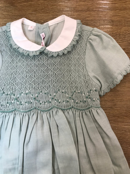 Abito Les Enfants de Gisele verde salvia mezza manica con corpetto lavorato da punto smock con roselline e colletto con smerlo
