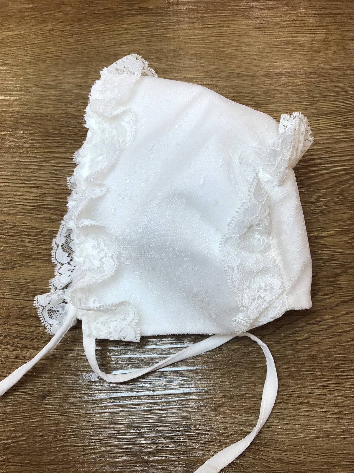 Cuffia Pure in cotone panna con tulle e rusche al bordo