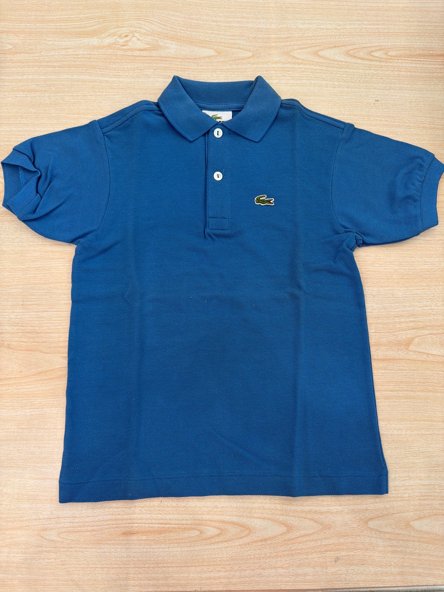 Polo Lacoste in cotone mezza manica con bottoncini e logo ricamato lateralmente unisex