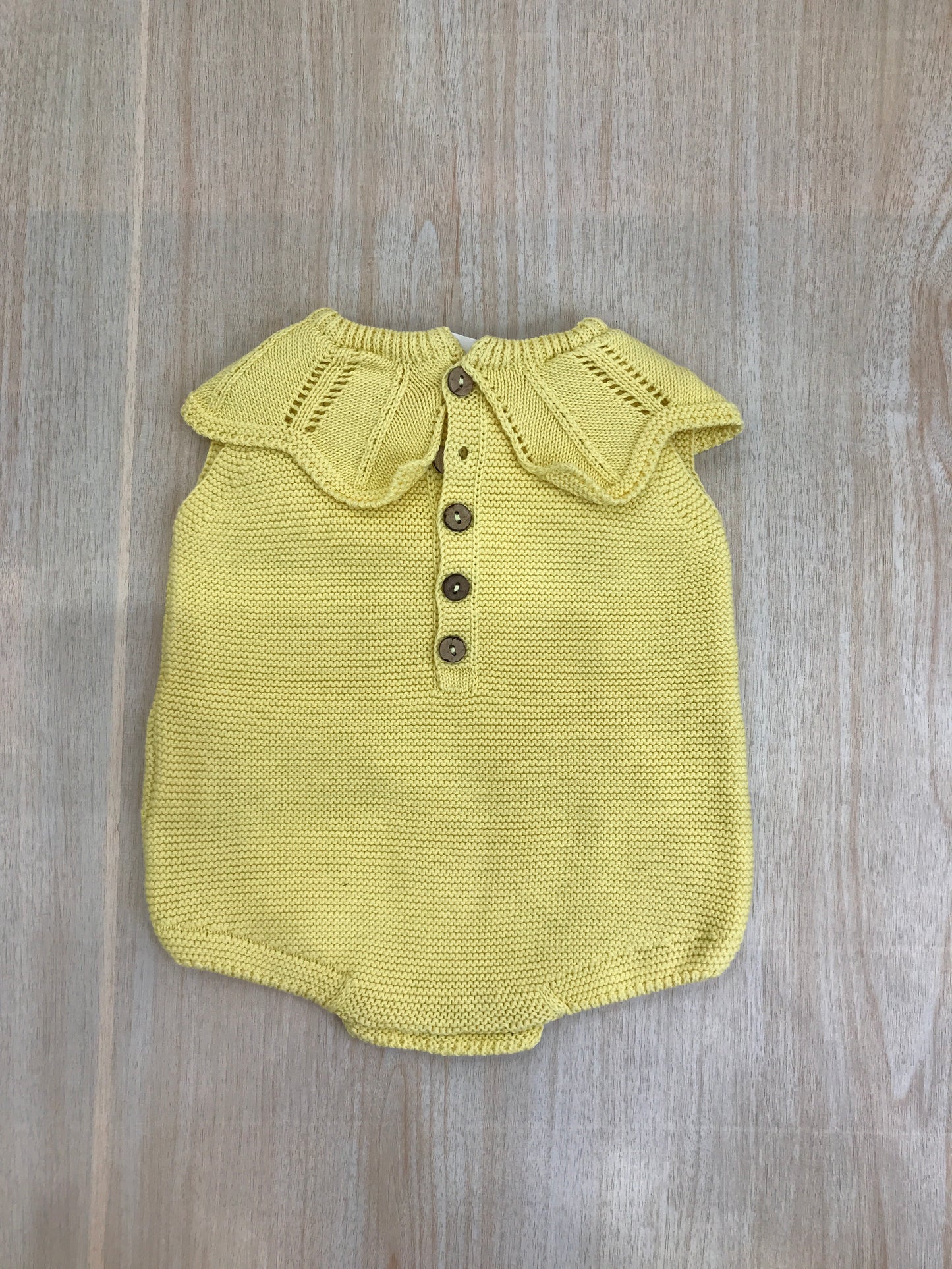Pagliaccetto PCS in filo giallo con collo con rusche