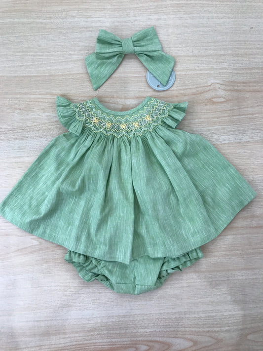 Completo Belan in cotone verde due pezzi abitino smanicato con lavorazione sul corpetto culotte abbinata
