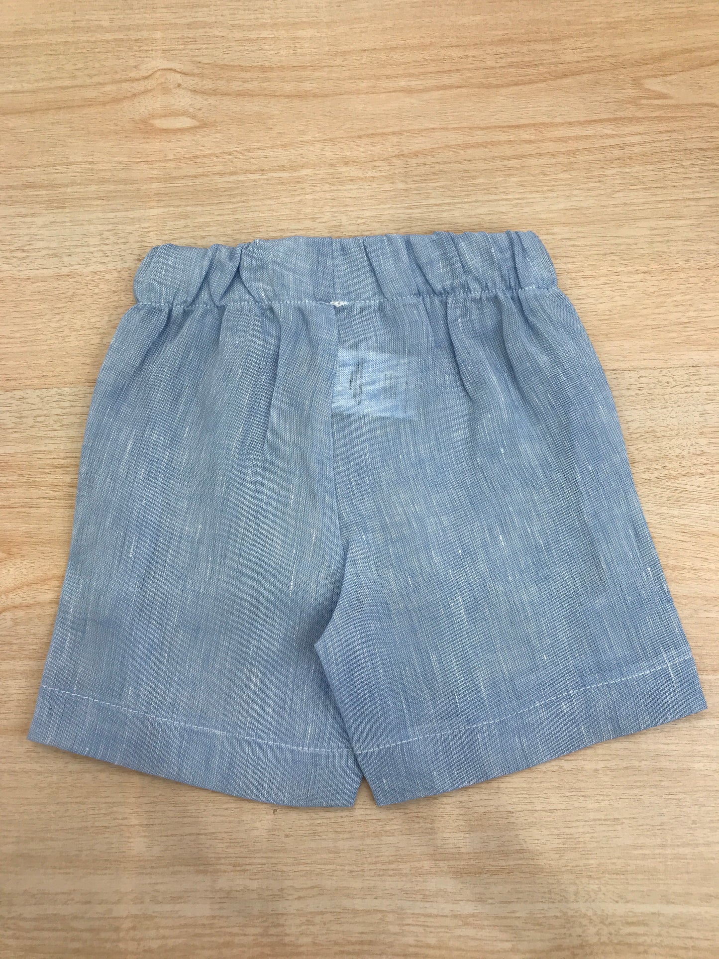 Bermuda Jo Milano in lino celeste con elastico in vita e bottoncini