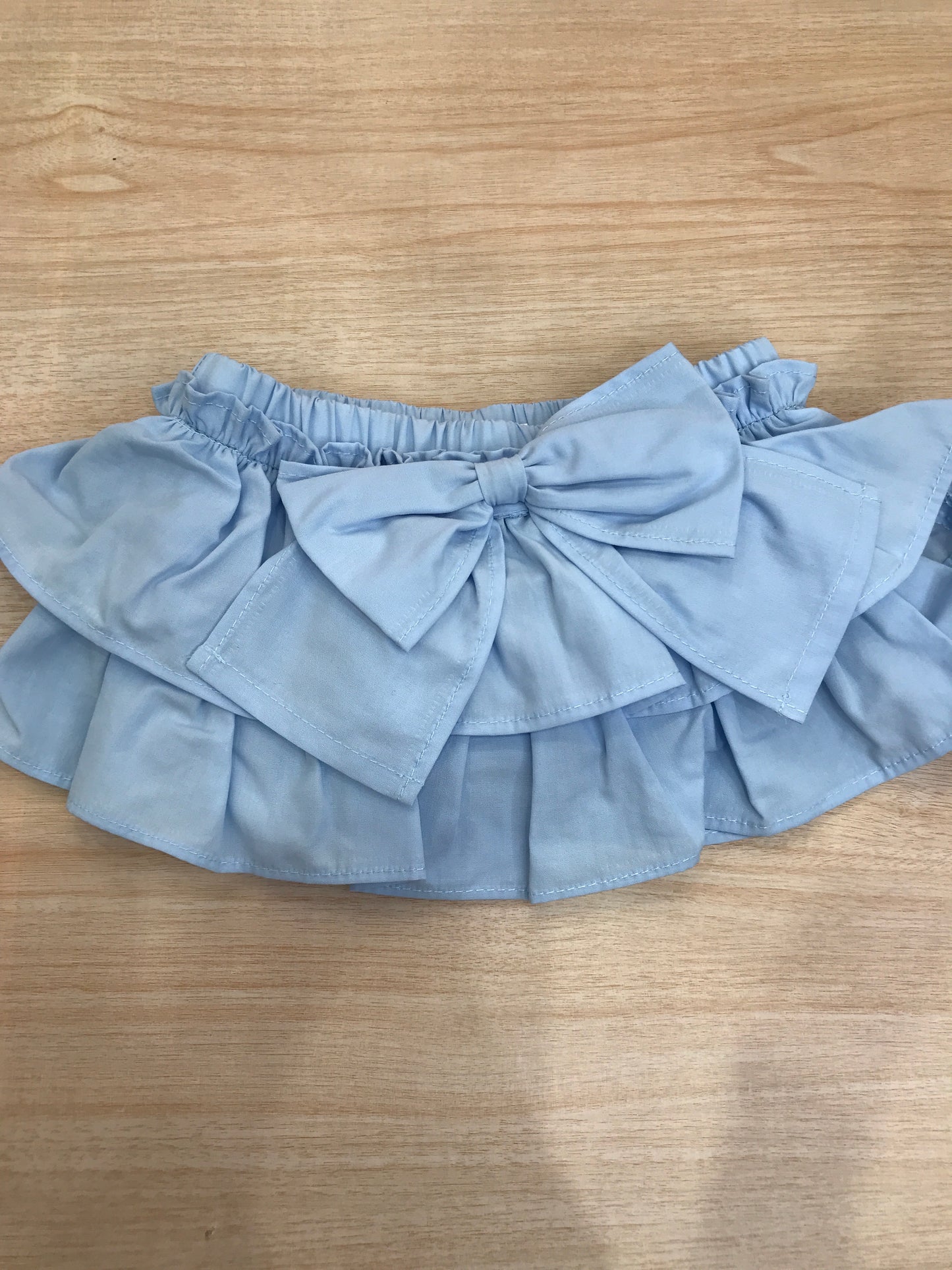 Culotte Fofettes in cotone celeste con rusche e con fiocco sul retro