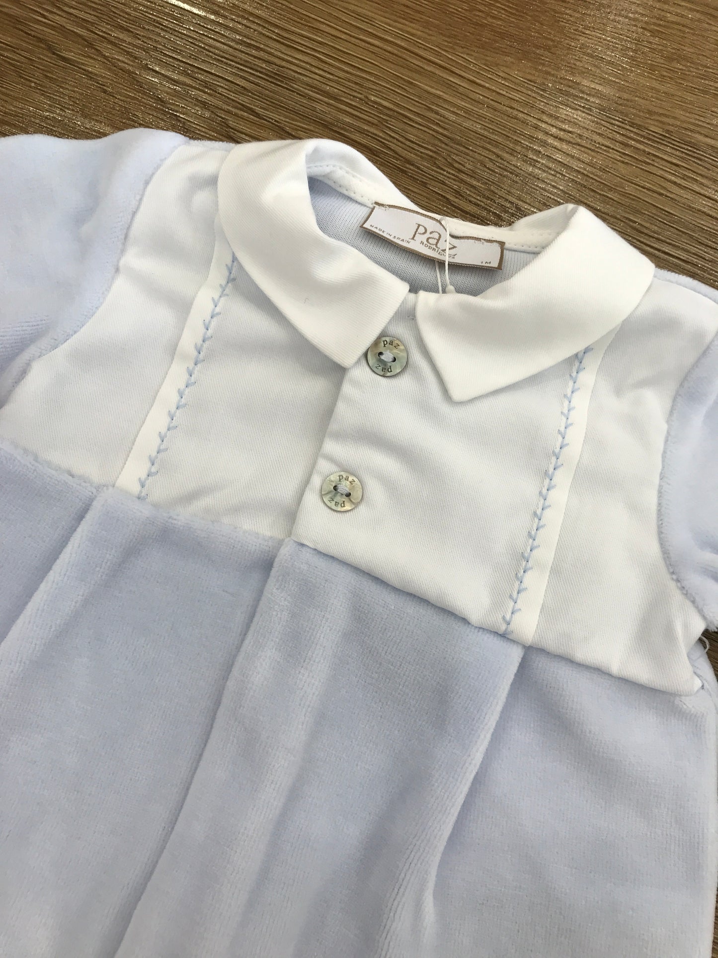 Tutina Paz Rodriguez intera in ciniglia celeste con corpetto decorato da finta camicia con ricami