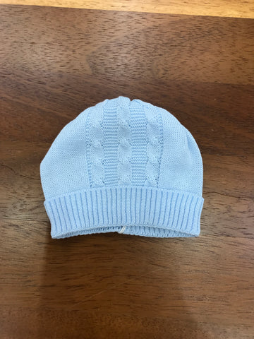 Cappello Baby Lord in filo celeste con risvolto con lavorazione di trecce sul davanti
