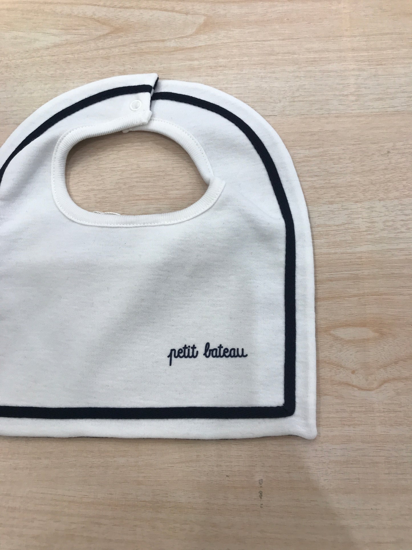 Bavetta Petit Bateau in cotone bianca e blu con righe