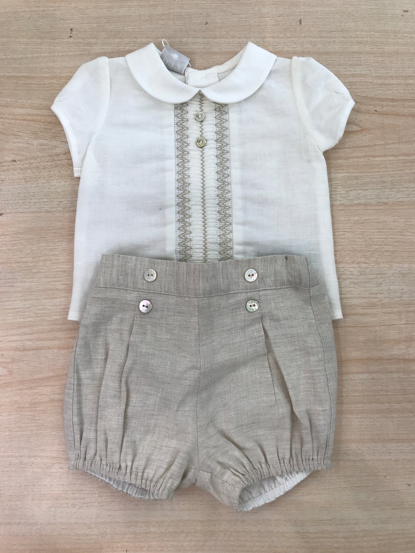 Completo Paz Rodriguez camicia mezza manica con lavorazione centrale tortora con pantalone corto tortora