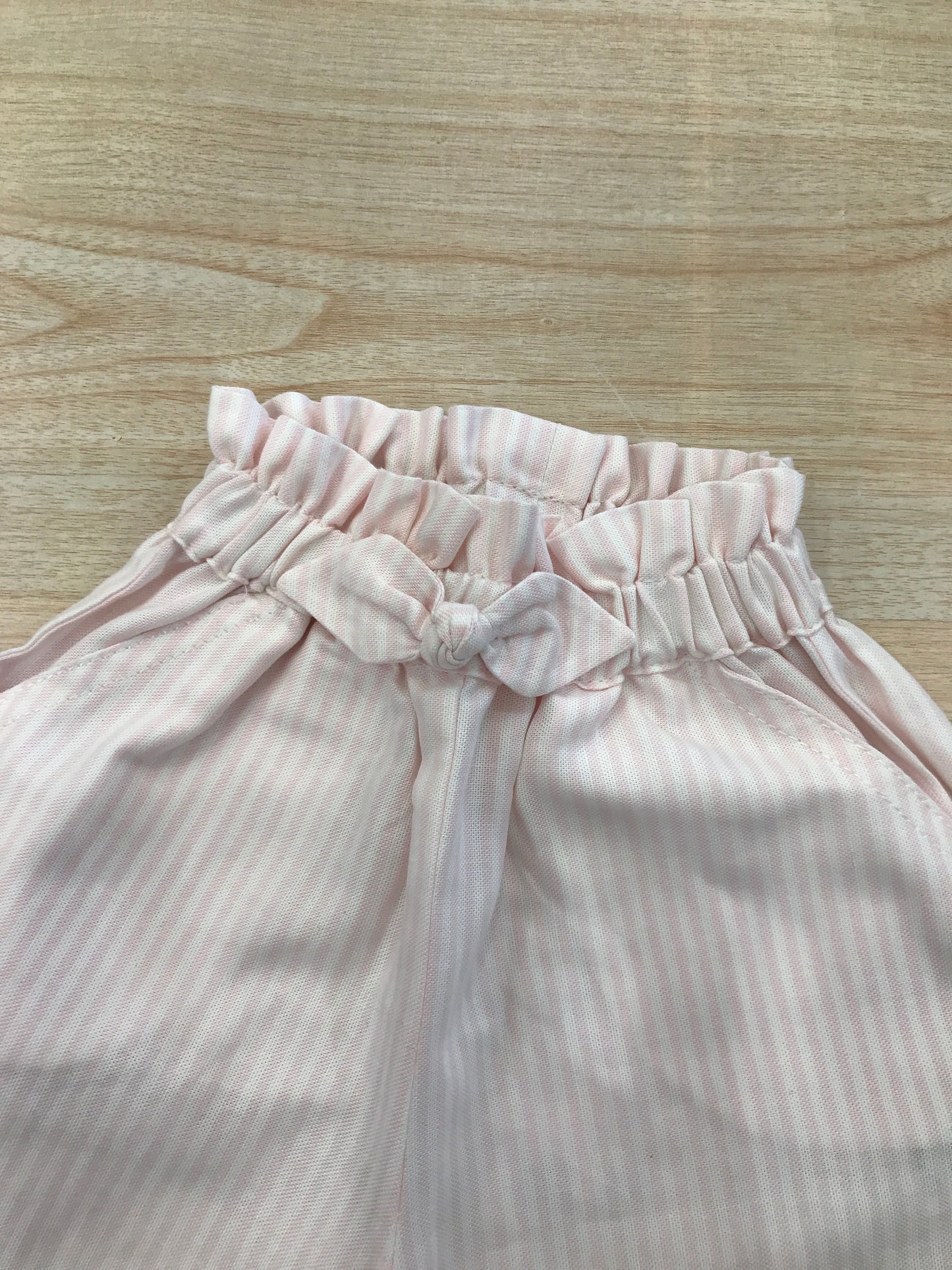 Pantalone Baby Gi in cotone a righe bianche e rosa con fiocchetto ed elastico in vita