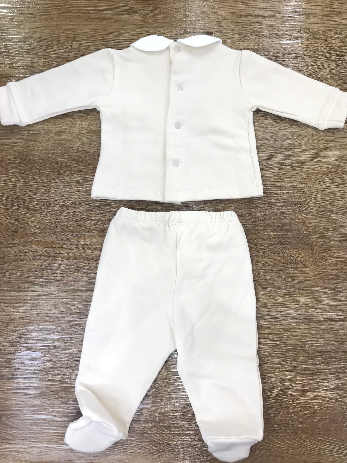 Tutina Nanan due pezzi in caldo cotone beige con piedini con collo bianco tondo con orsetto sul davanti