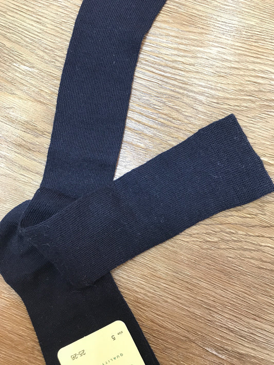 Calzino Story Loris  in caldo cotone blu scuro basico alto alla gamba