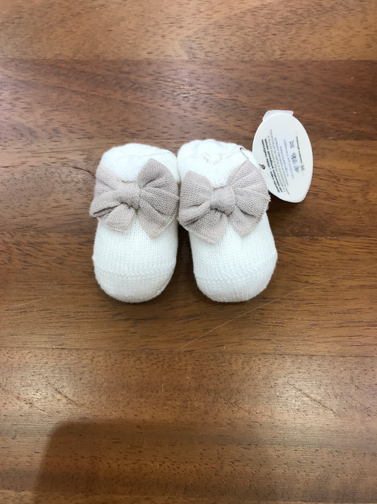 Babbucce Baby Lord in filo bianco con risvolto con fiocco tortora applicato sul davanti