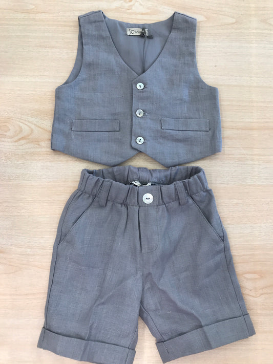 Completo Jo Milano in cotone grigio bermuda con gilet con tasche e bottoncini