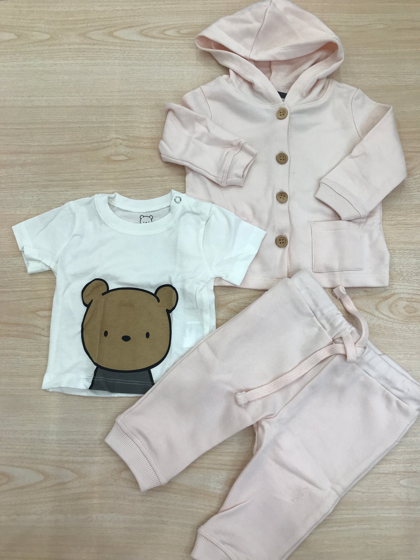 Tuta AVentiQuattrore in cotone rosa tre pezzi t-shirt felpina e pantalone lungo con sacca abbinata decorato da orsetti