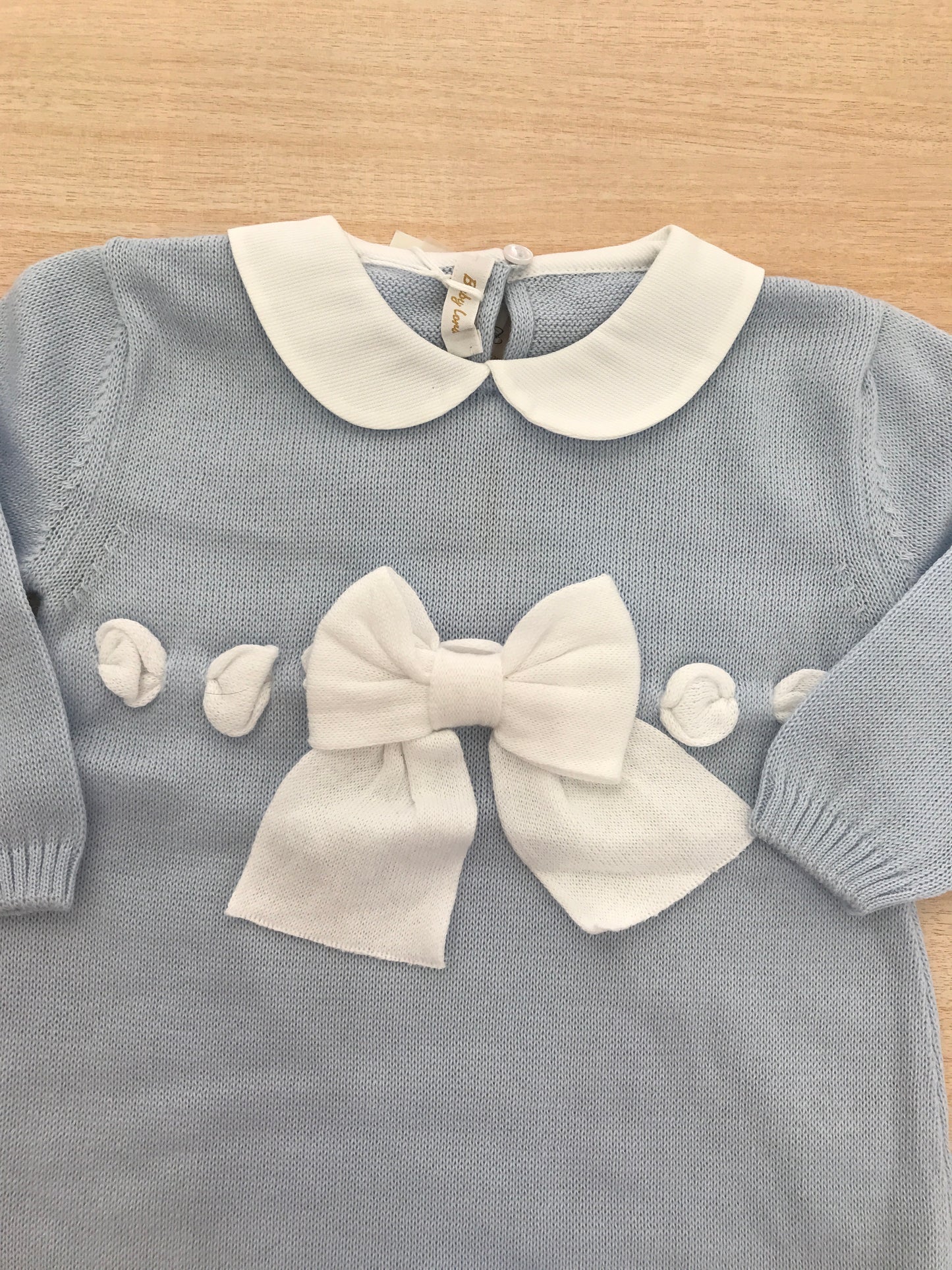 Tutina Baby Lord in filo manica lunga gamba lunga con collo tondo bianco con passanastro e fiocco sul davanti