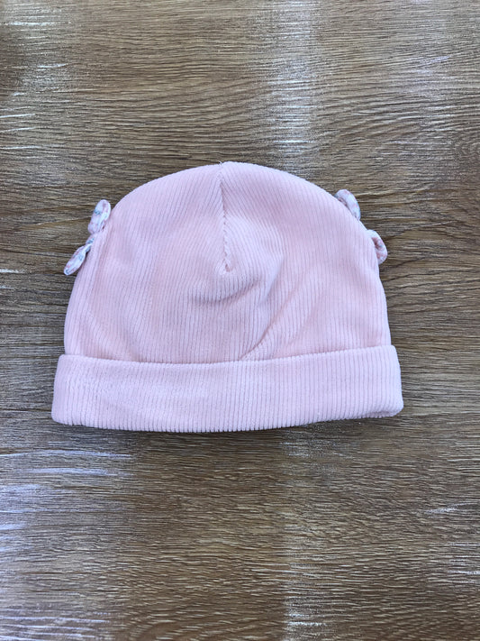 Cappello Nanan in ciniglia a costine rosa antico con risvolto e fiocchetti con fiori laterali