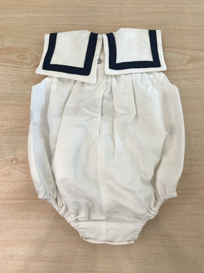Pagliaccetto Fofettes in lino panna con collo marinaretto con profilo e nodino blu
