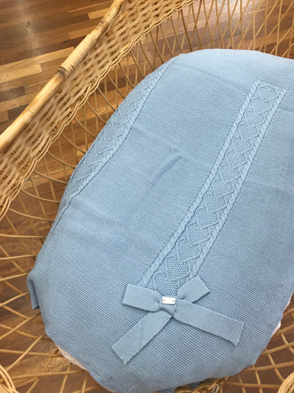 Coperta PCS con lavorazione centrale di trecce e cuori ricamati con fiocco laterale