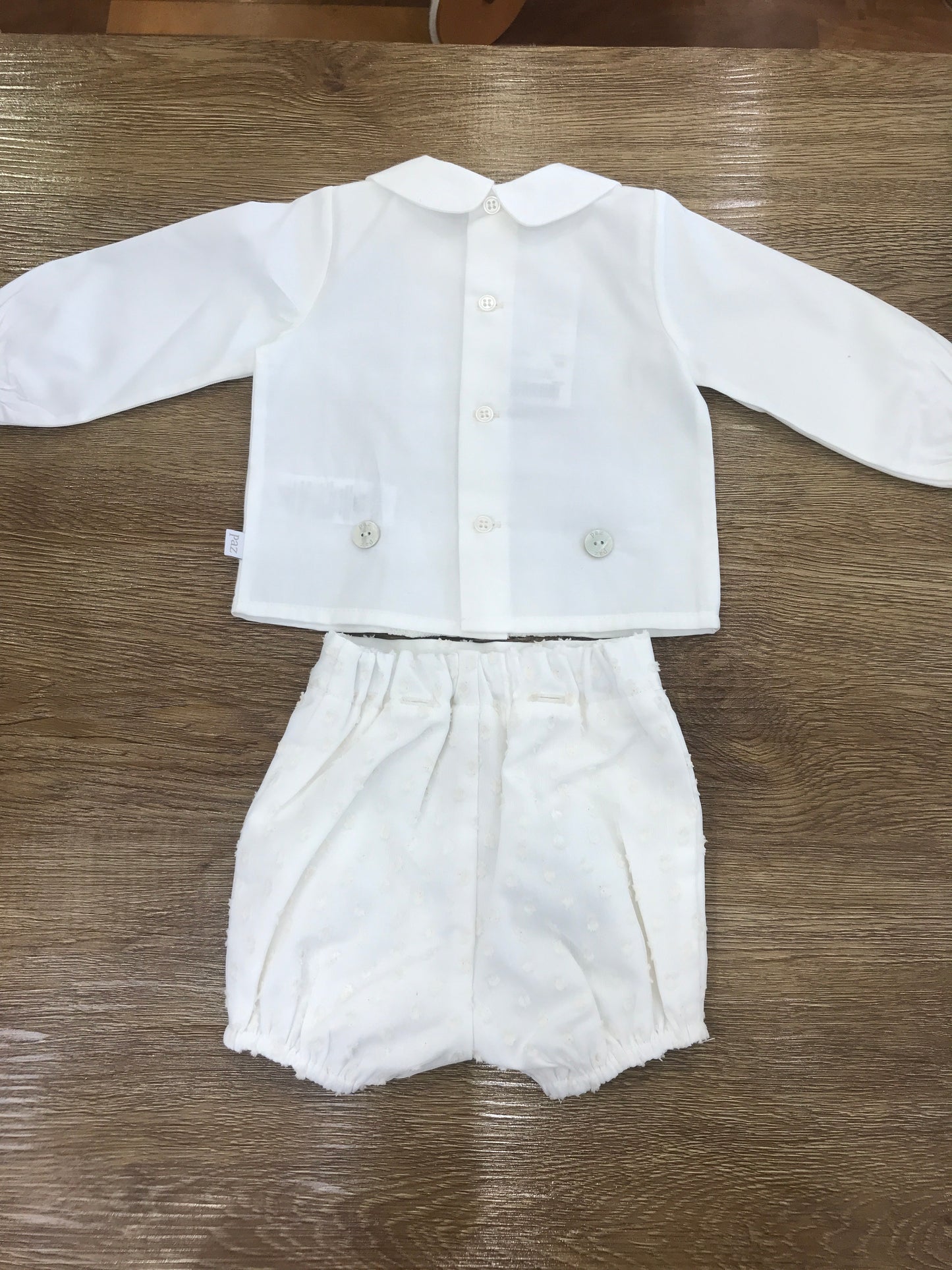 Completo Paz Rodriguez due pezzi camicia con ricami panna sul davanti pantalone corto con pois in rilievo panna