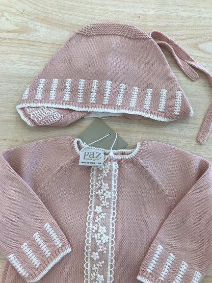 Completo Paz Rodriguez in filo tutina due pezzi con piedini e lavorazione in bianco con applicazione in pizzo con cuffietta