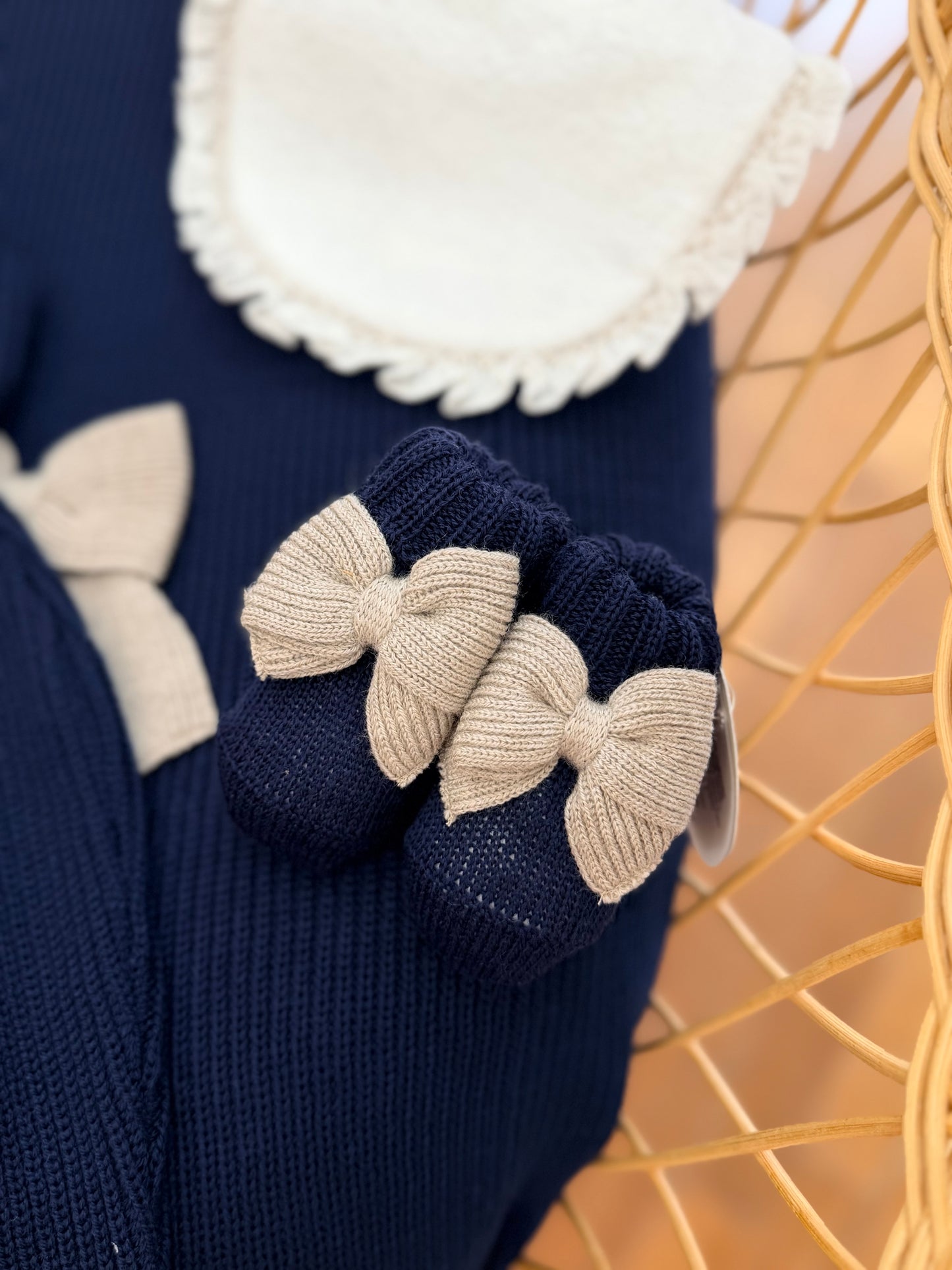 Coordinato Baby Lord a costa inglese in lana blu e tortora con fiocchi