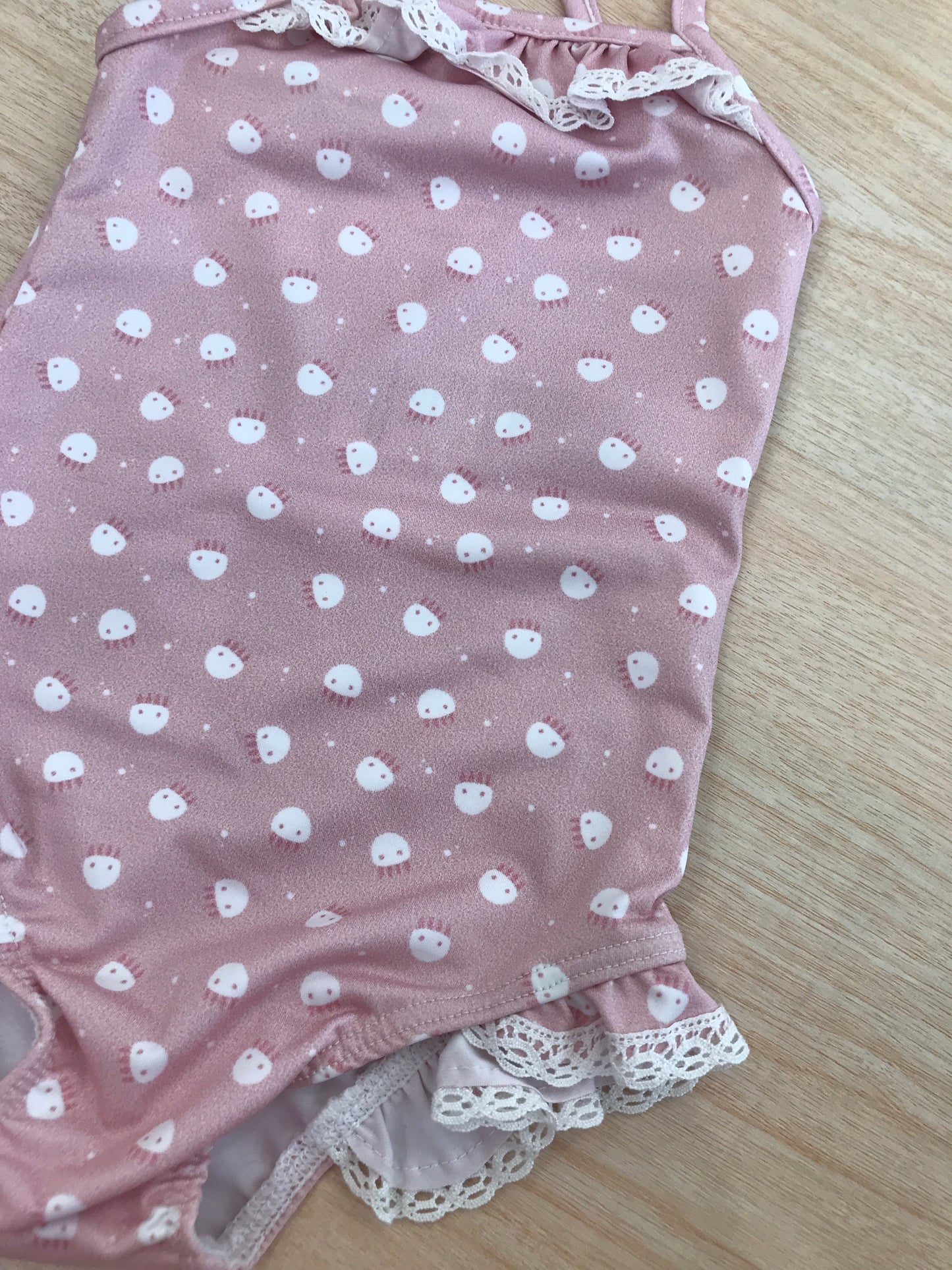 Costume Paz Rodriguez intero con rusche e piccoli animaletti bianchi con bretelle ad incrocio