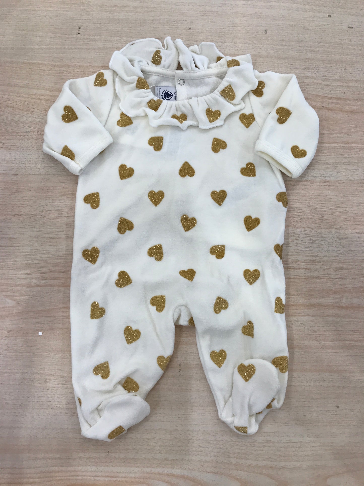 Tutina Petit Bateau in ciniglia panna con piccoli cuori dorati brillantinati con rusche la collo