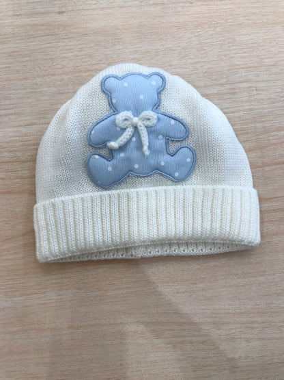Cappello Baby Lord in lana panna con risvolto ed orsetto applicato sul davanti