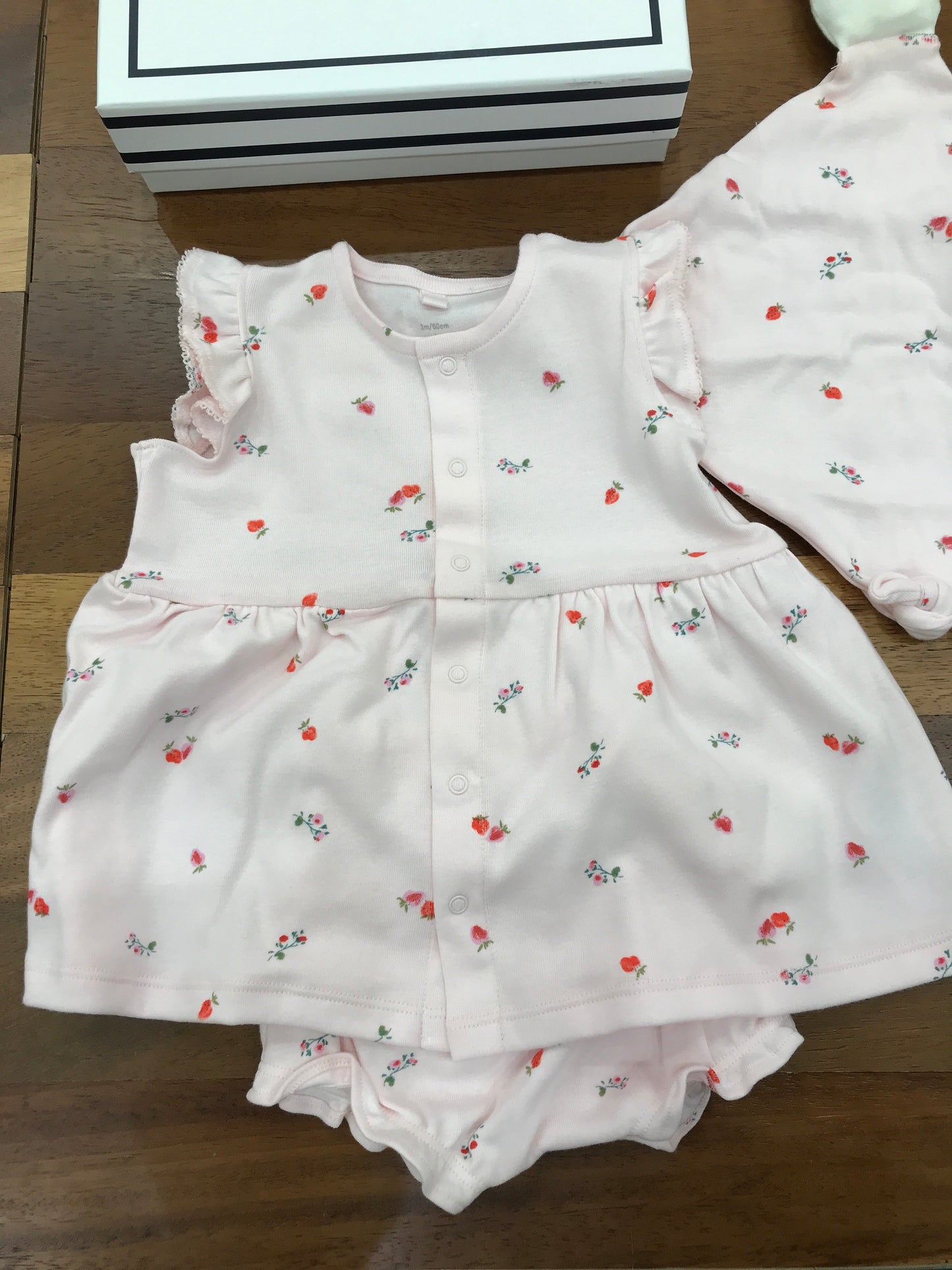 Set Petit Bateau con completino a fiori e doudou