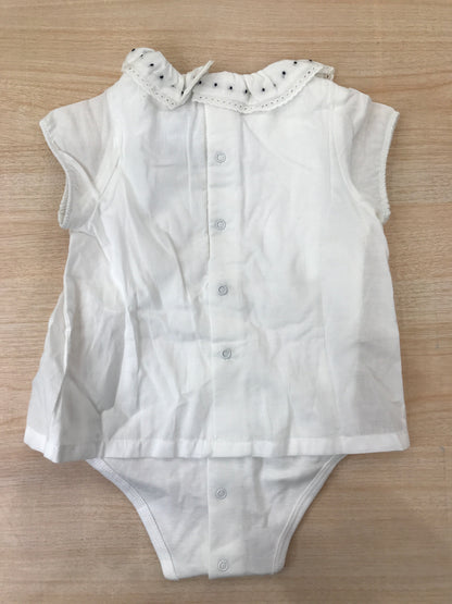 Body Laranjinha in cotone mezza manica con effetto camicia con collo con rusche rifinita in san gallo con pois blu ricamati