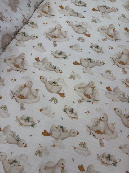 Mussola Nannafrurù in mussola di cotone dal fondo bianco con piccole oche