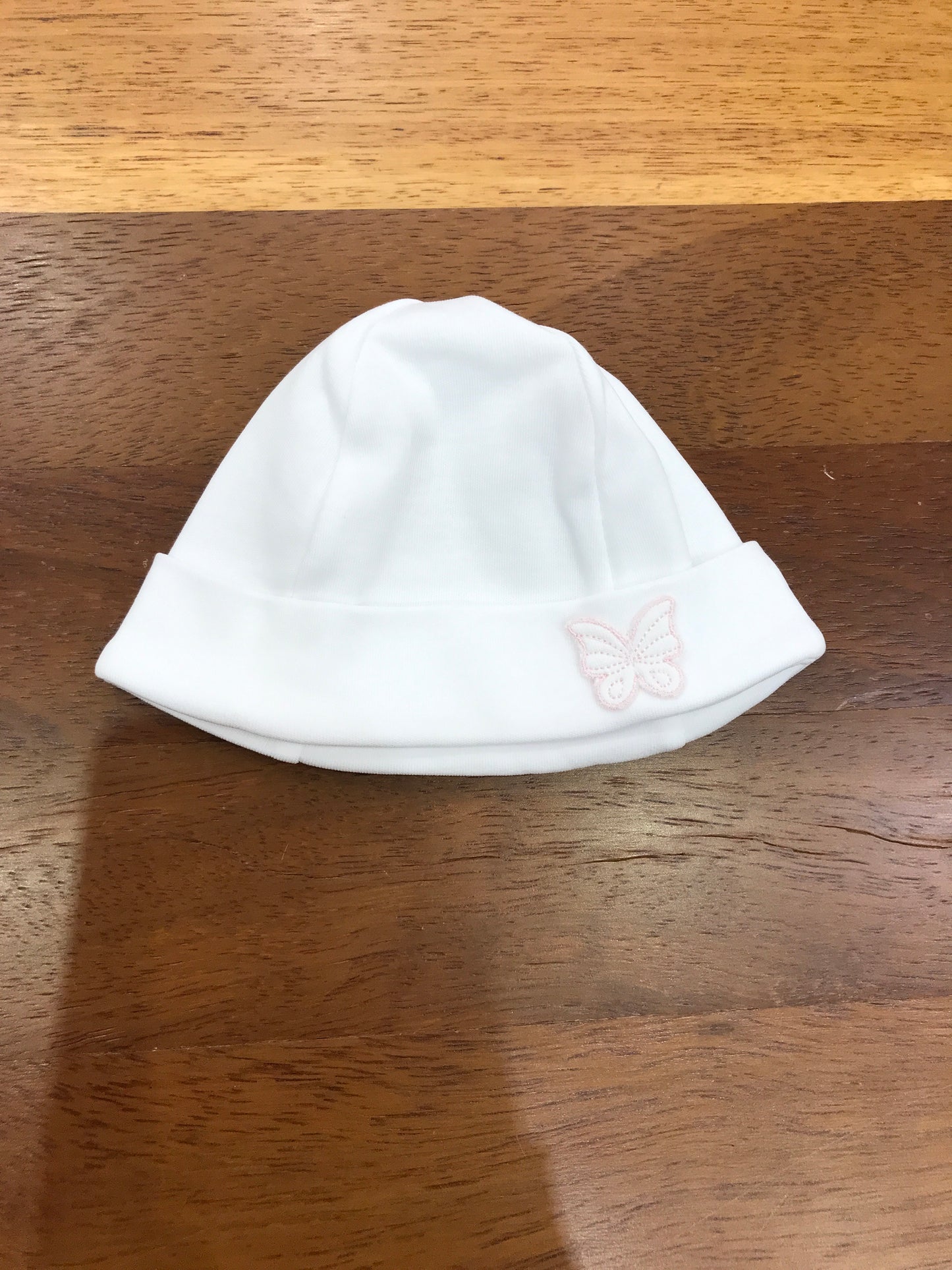 Cappello Baby Gi in cotone bianco con risvolto con farfalla applicata lateralmente