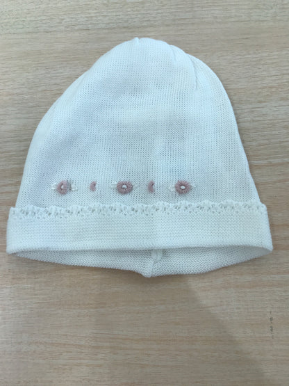 Cappello Baby Lord in filo bianco con roselline ricamate rosa antico