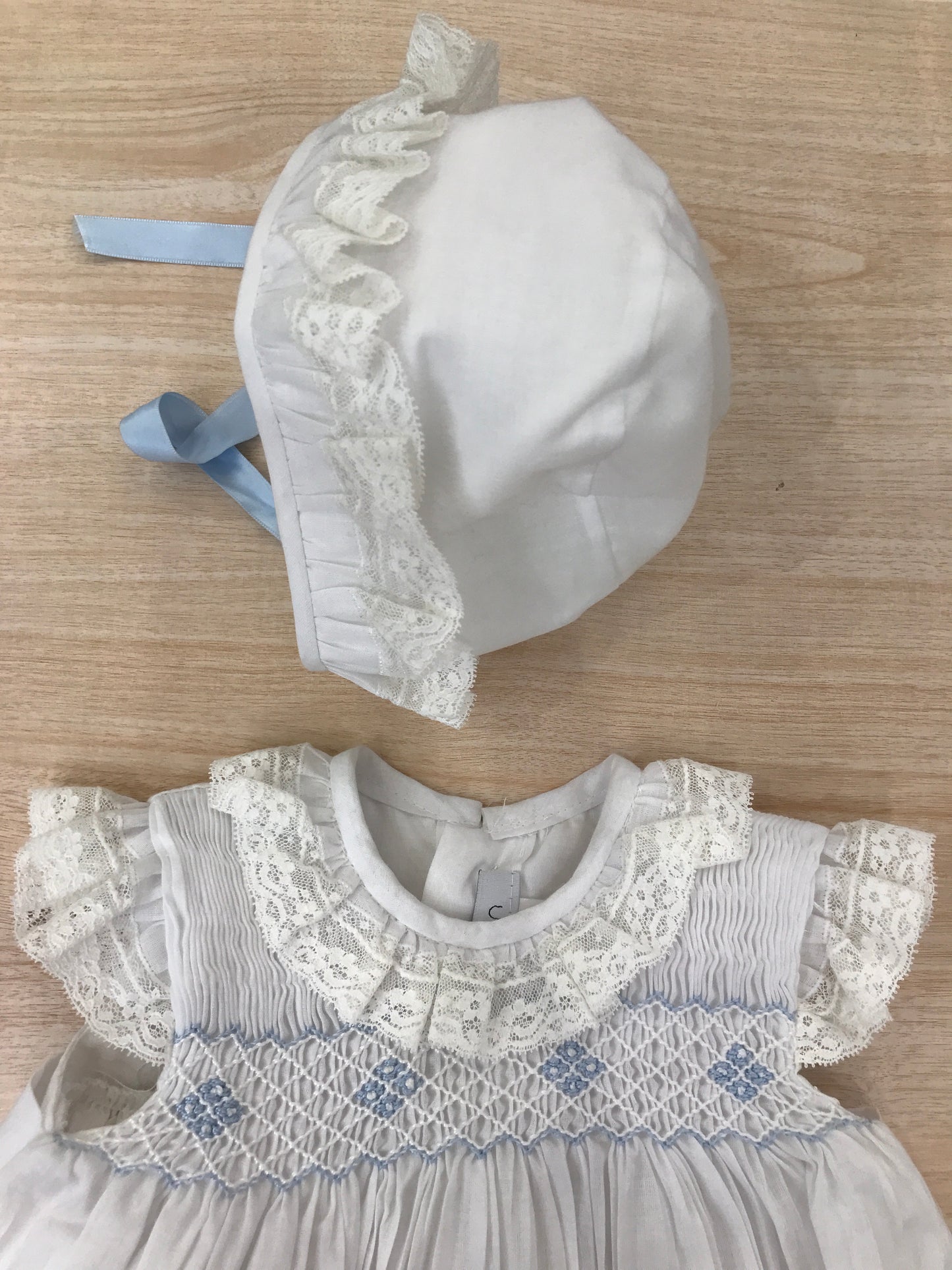 Abito Belan in lino mezza manica con pizzo colletto in pizzo con corpetto lavorato con ricami