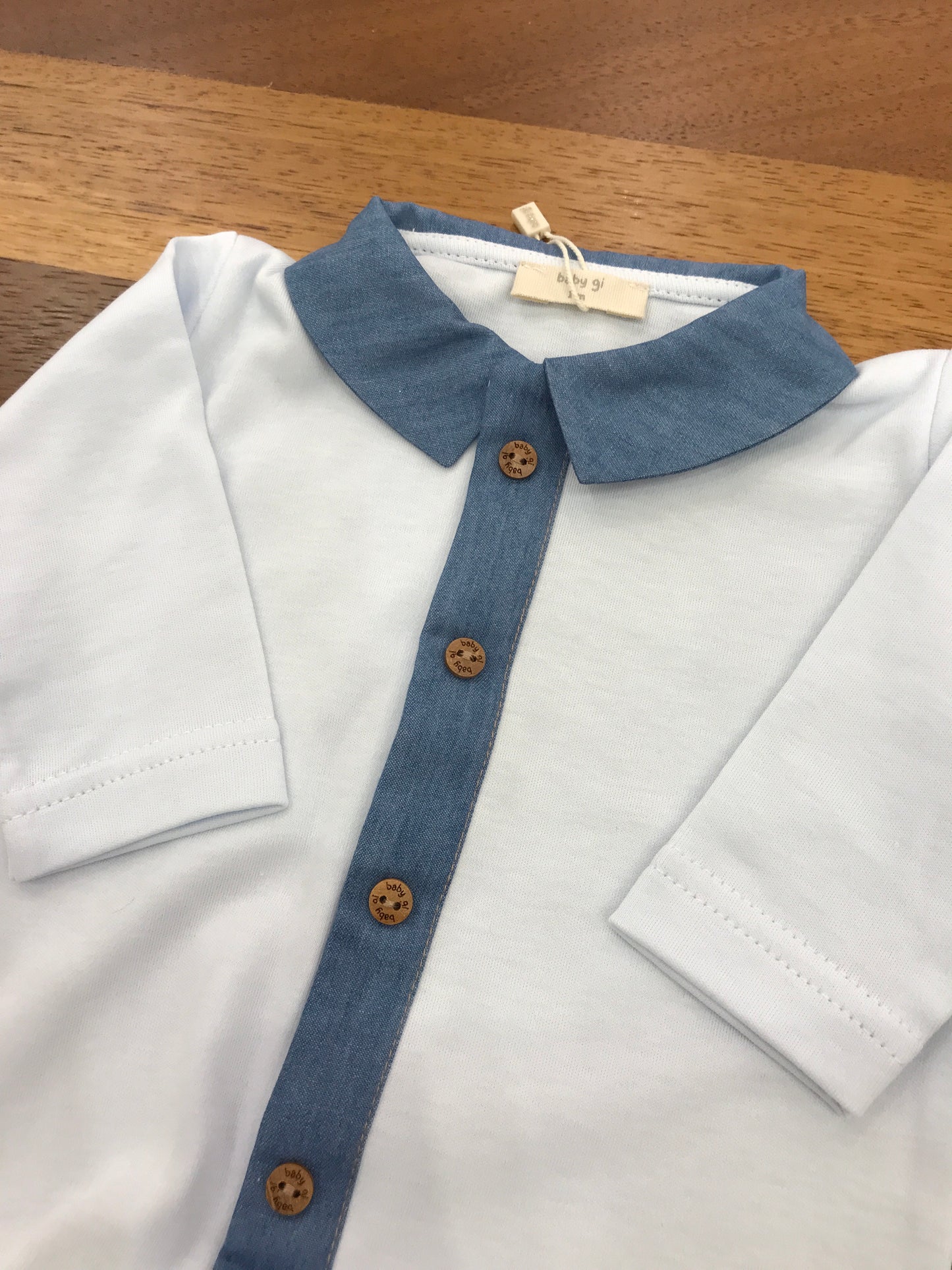 Tutina Baby Gi in cotone celeste manica lunga gamba lunga con colletto denim che continua sul davanti