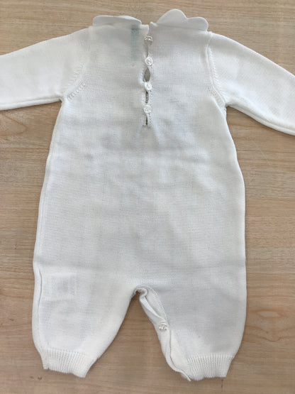 Tutina Bebè di Almy in filo bianco colletto smerlato con fiocchetti tortora in rilievo