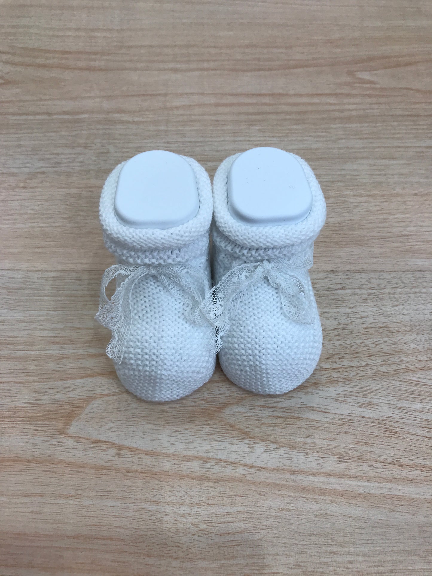 Babbucce PCS in filo bianco con fiocco in pizzo sul davanti
